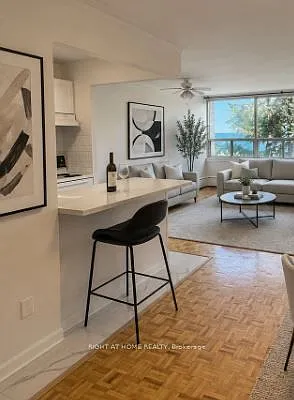 2 Royal York Apartments — Photo 2