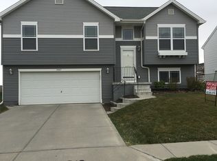 19417 W St, Omaha, NE 68135