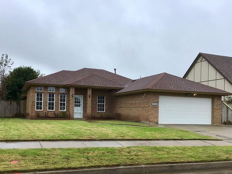 1st image of 624 SW 150th St