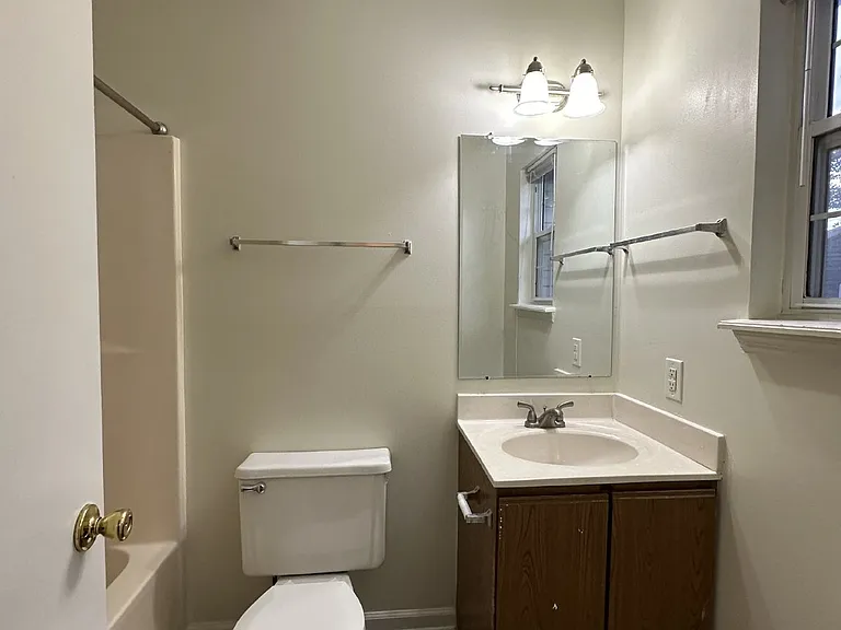 104 Glenside Ct — Photo 9