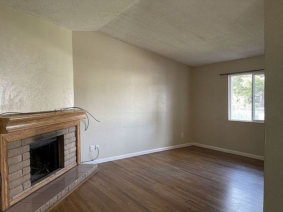 3rd image of 1009 Rogers St