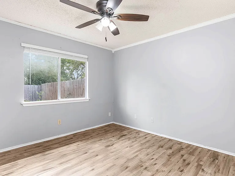 5204 Gawain Dr — Photo 8