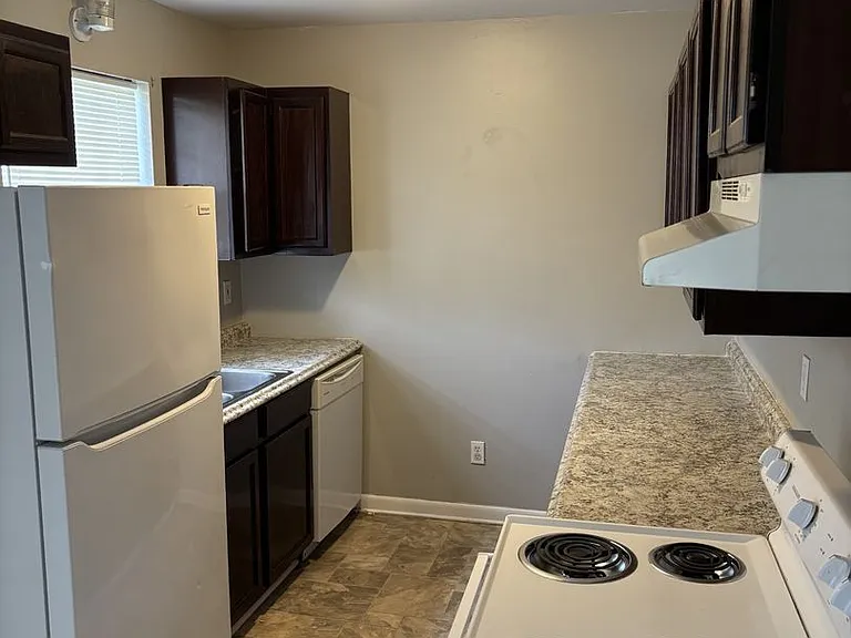 320 Roth Ln SE — Photo 6