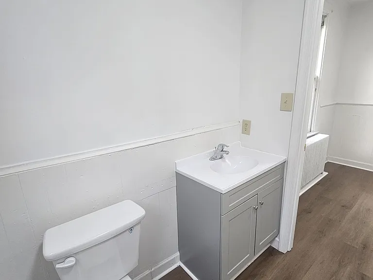 102 E York St — Photo 20