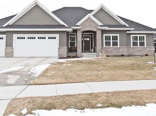 6410 River Pkwy NE, Cedar Rapids, IA 52411