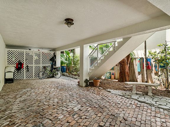 5th image of 142 Fontaine Dr
