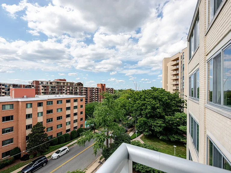 1301 S Arlington Ridge Rd #711 — Photo 16