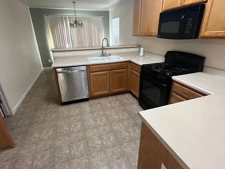 550 Castlerock Ave — Photo 1
