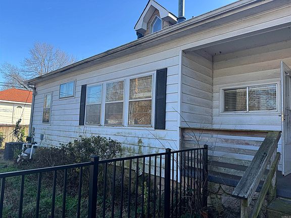 2nd image of 203 W Scenic Dr