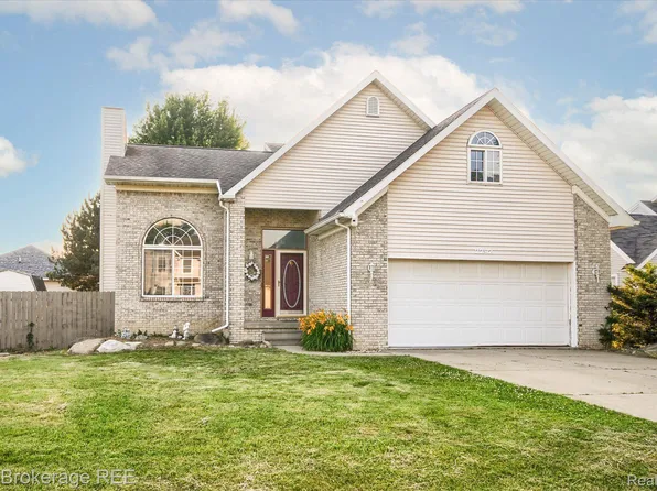 2292 Meadowlane Ct, Burton, MI 48519