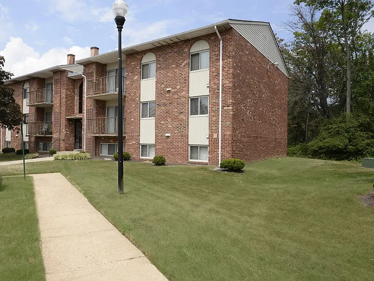 Security Park Apartments — Photo 16