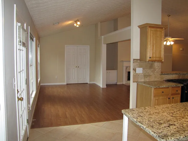 3350 Vernon Cmns NW — Photo 14