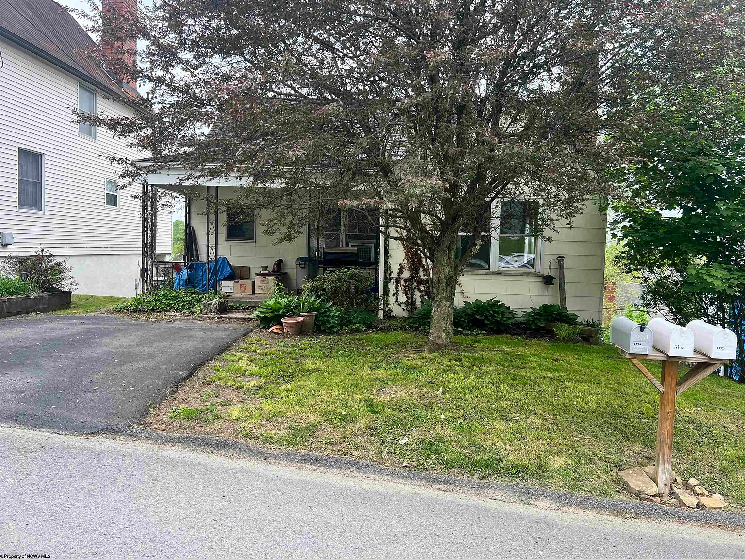 1866 Owens Ave photo 1