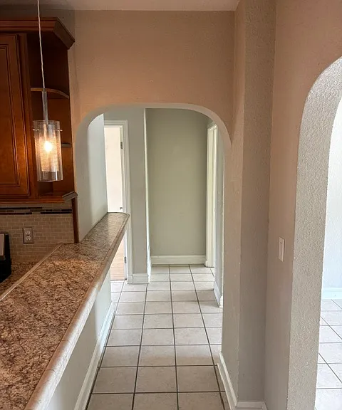320 S Riverside Dr — Photo 10