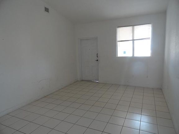 4th image of 2731 SE 17th Ave Unit 205