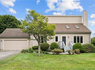 3 Barton Ln, Middletown, RI 02842