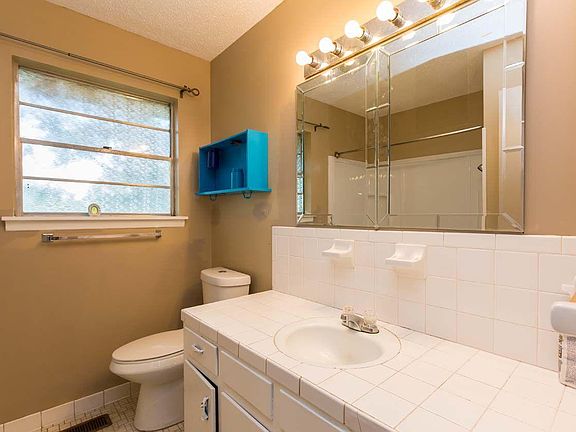 3rd image of 5805 Alta Vista Dr