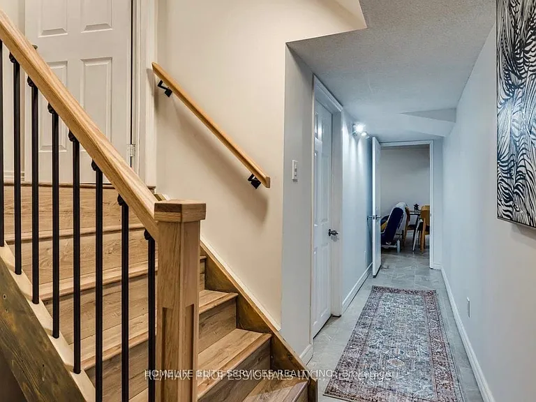 32 Heaver Dr — Photo 1