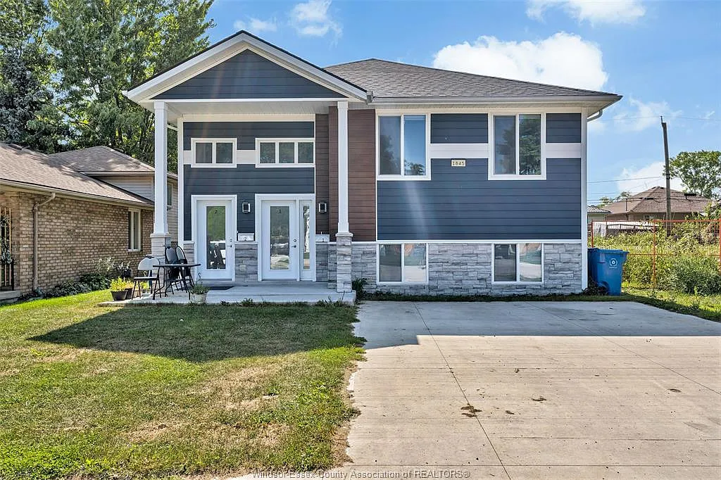 3 bed, $2,350 — Photo 2