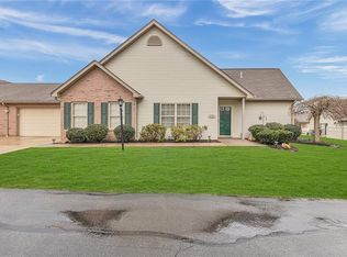 1035 Timberwood Dr, Beaver Falls, PA 15010