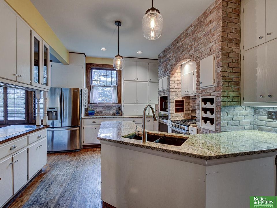 22nd image of 234 W 10th St