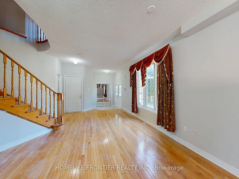 25 Rocky Point Cres — Photo 1