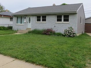 9245 W Swan Cir, Milwaukee, WI 53225