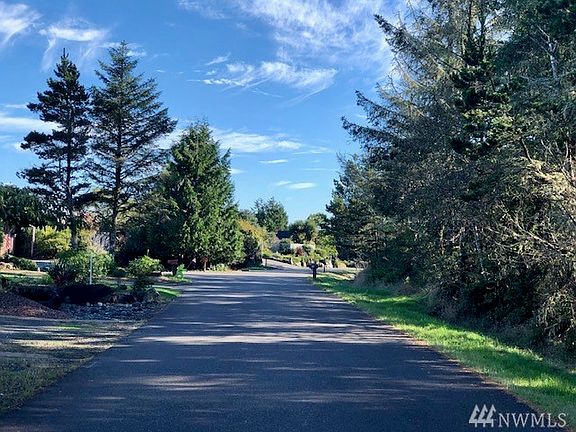 5th image of 721 N Bay Dr