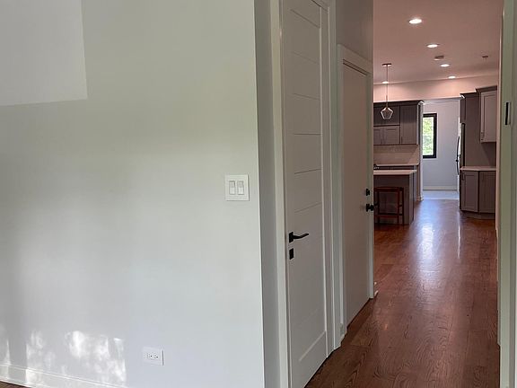3rd image of 3321 N Monticello Ave APT 2