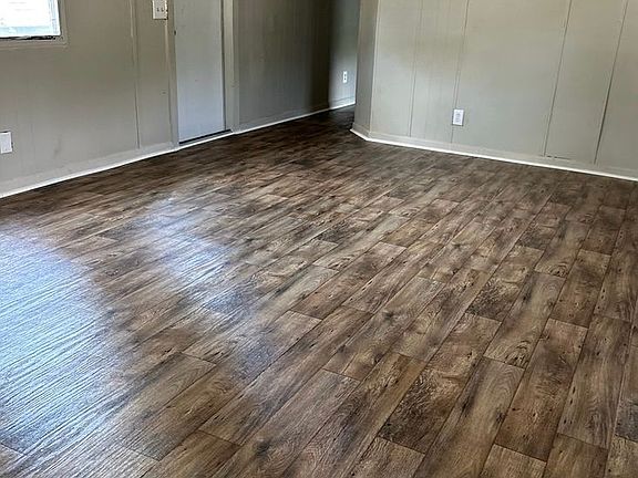 2nd image of 110 Holly Vista Ln
