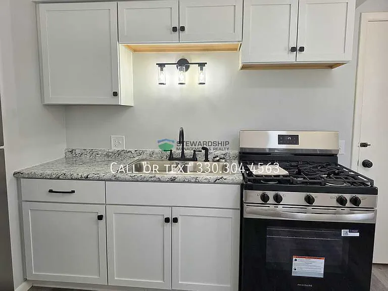 2555 Edwin Ave #2555 — Photo 2