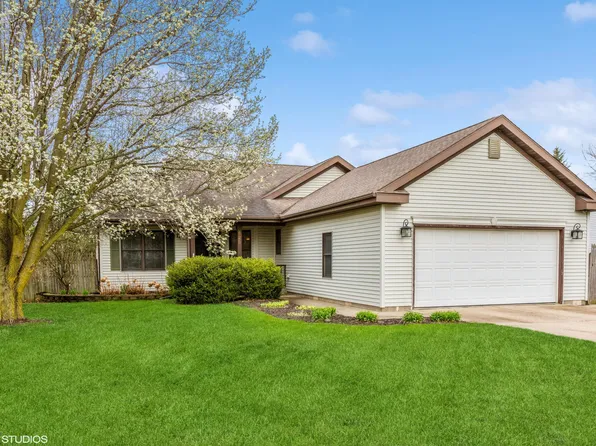 426 Symphony Cir, Saint Joseph, MI 49085