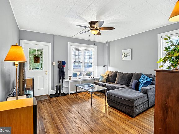 3rd image of 497 Lemonte St