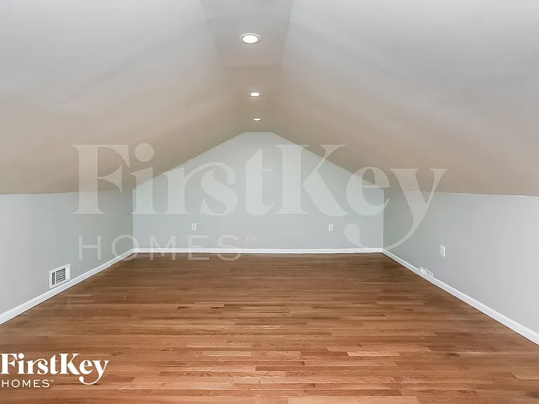 21439 W Georgetown Ct — Photo 8