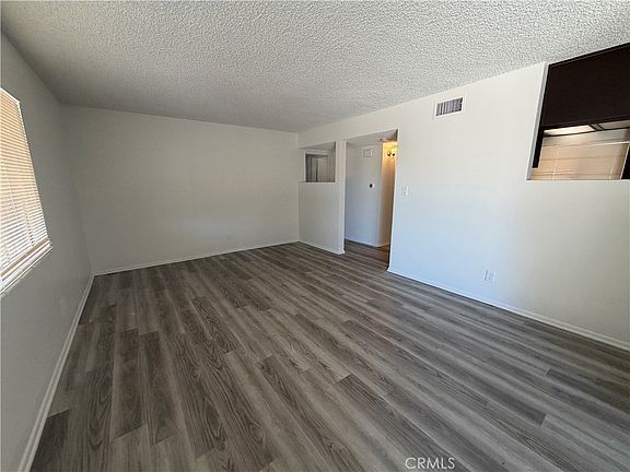 5th image of 44261 Calston Ave