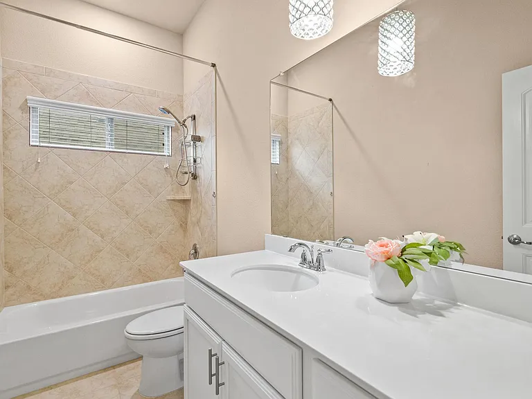2104 Lake Cliff Dr — Photo 20