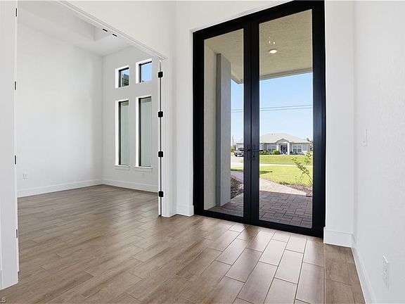 4th image of 609 NW 38TH AVE