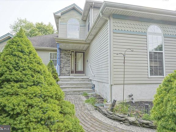 3rd image of 2 Gaskill Rd