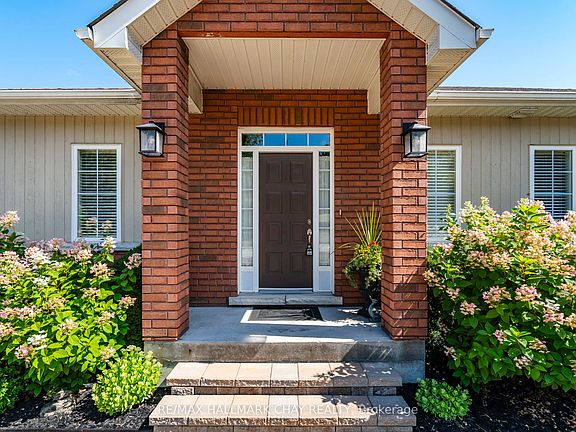 4th image of 32 Valleycrest Dr