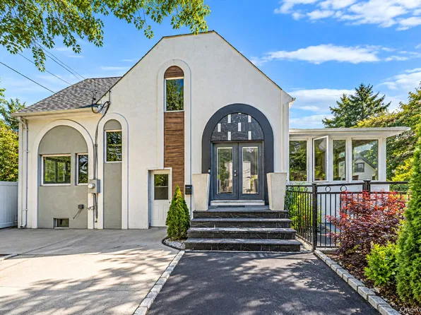 1054 Grand Avenue, Hempstead, NY 11550