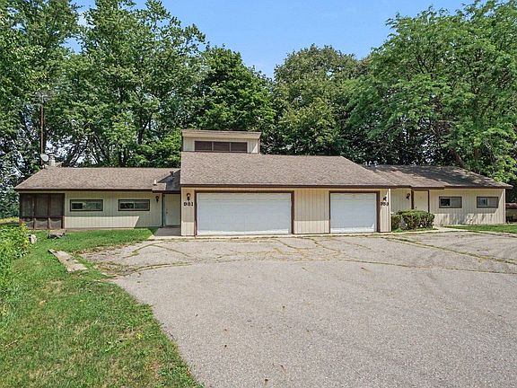 2nd image of 983 Meadowbrook Dr