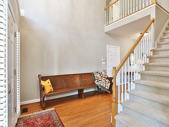 5th image of 339 White Oak Dr