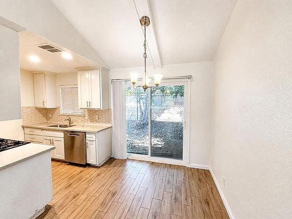 5th image of 2336 Villanova Cir APT 4
