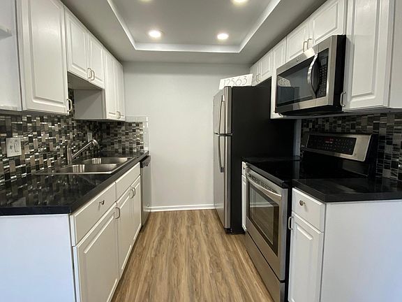 3rd image of 12563 Weir St