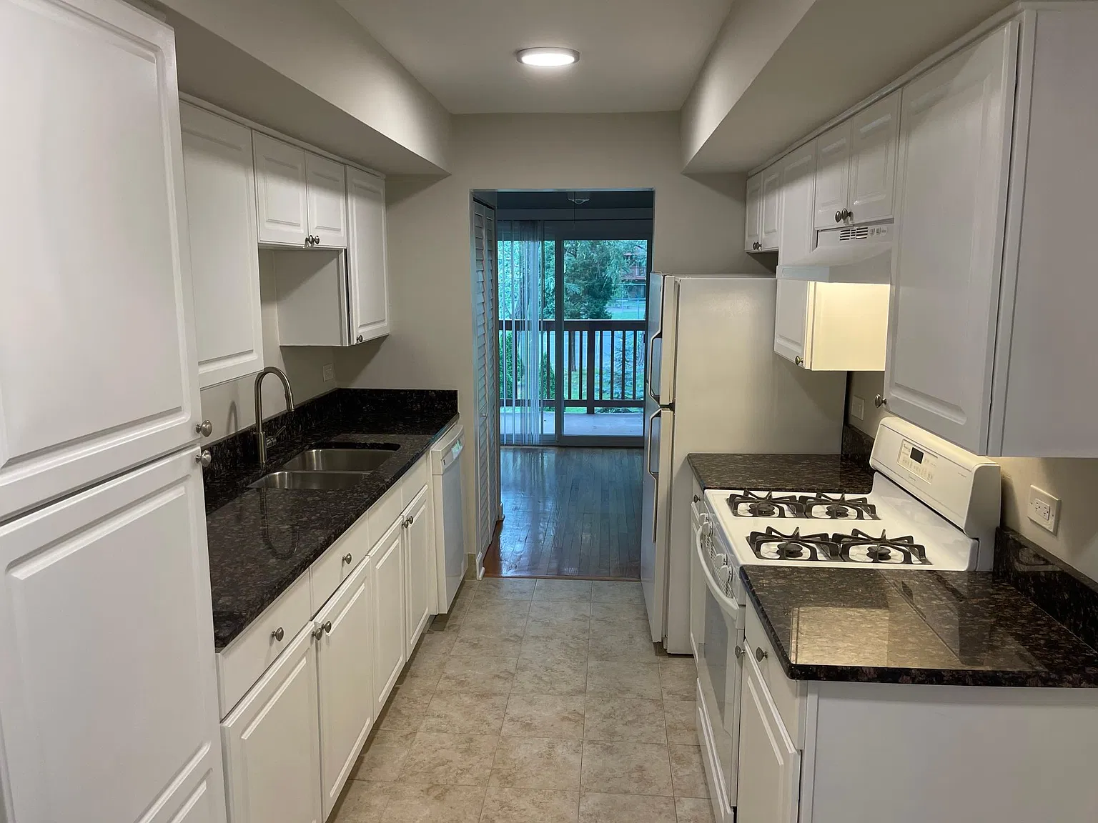 710 W Dempster St — Photo 3