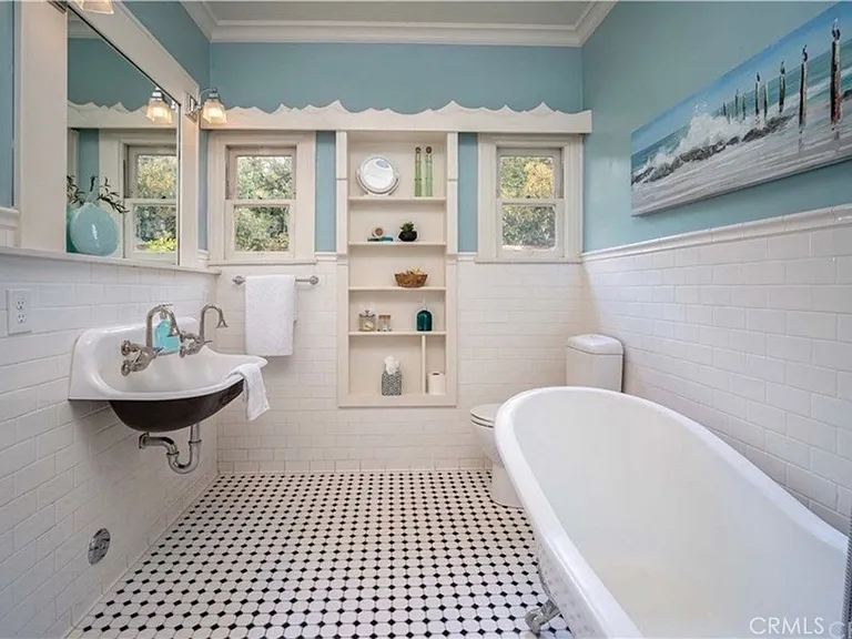 2421 N Heliotrope Dr — Photo 19