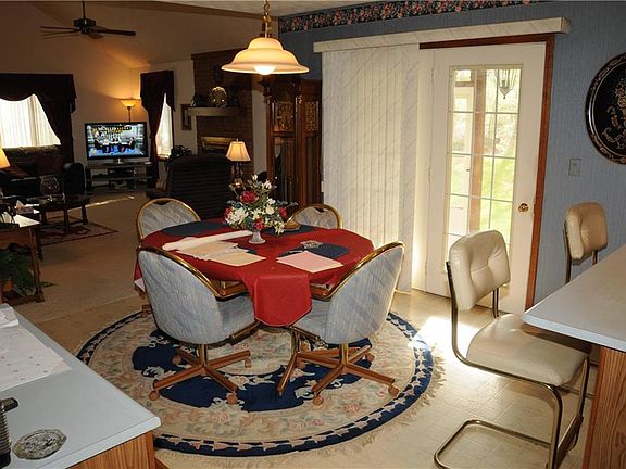 4th image of 342 Camelot Dr