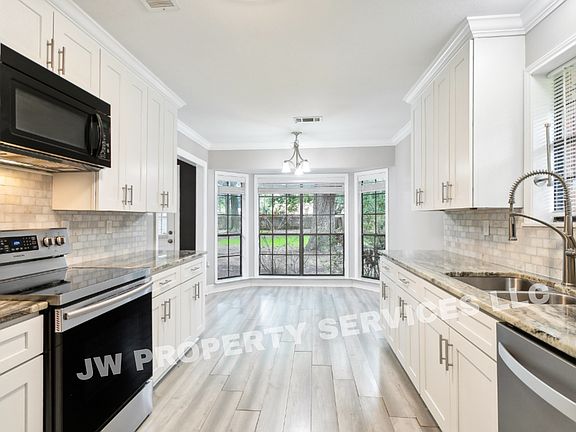 4th image of 1476 Saint Christopher St