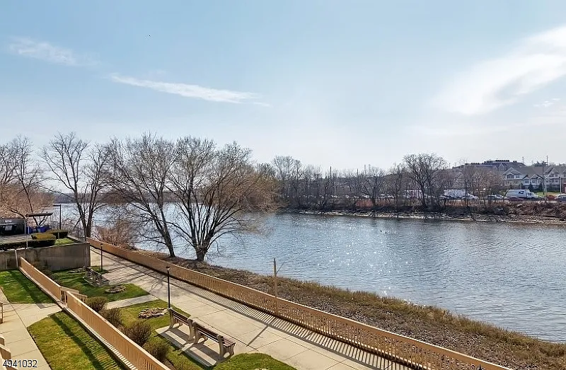 2 bed, 1058 sqft, $2,500 — Photo 3