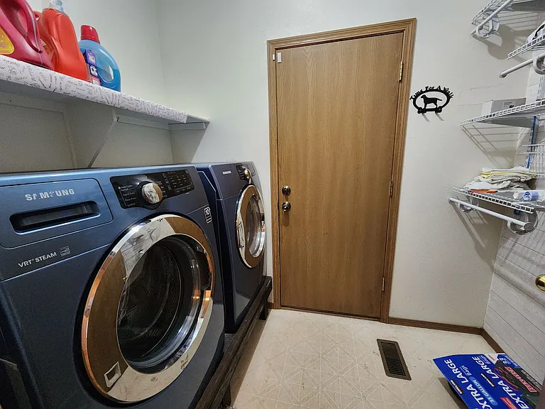 4650 Bittercreek Dr — Photo 8